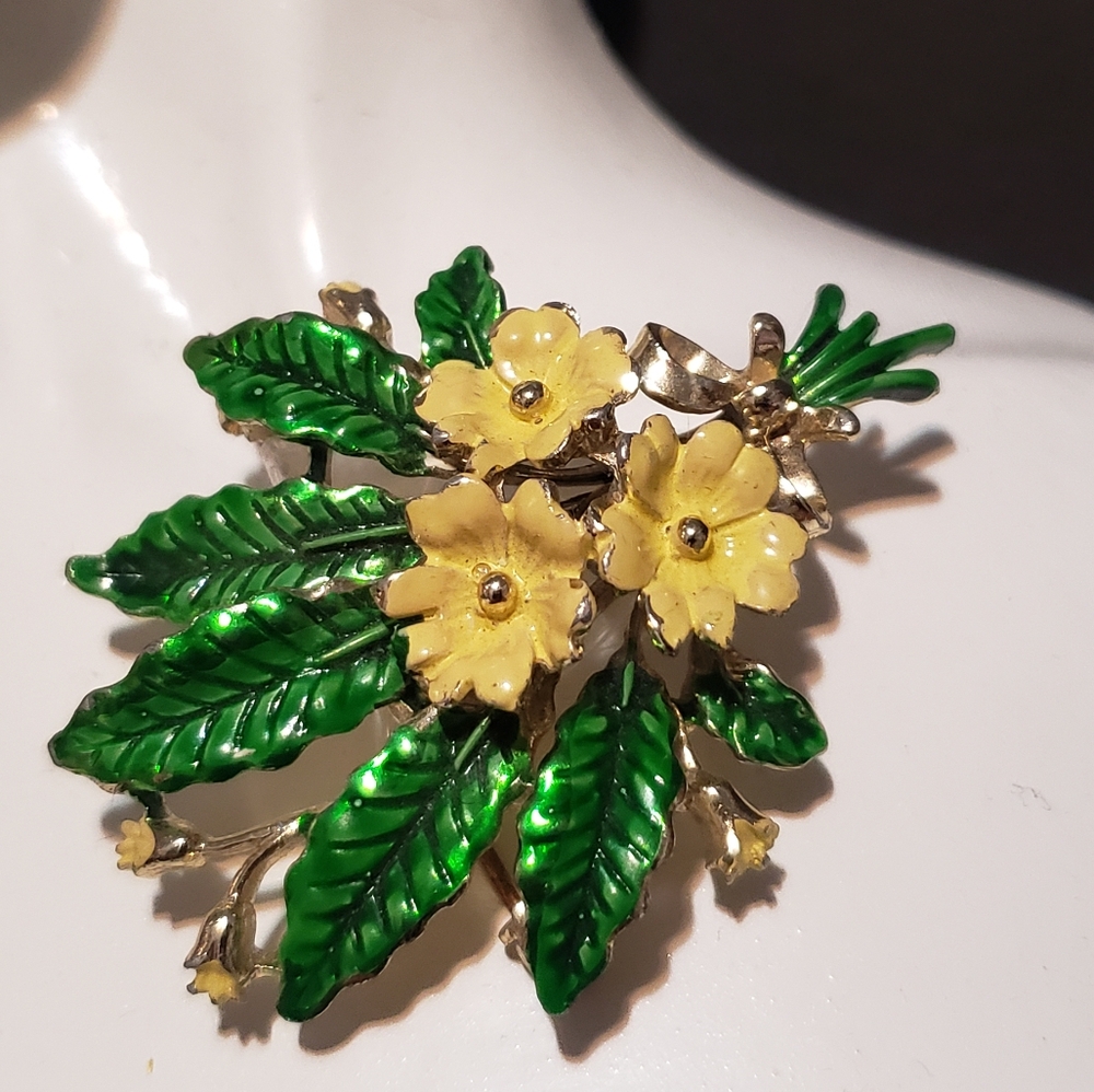 Vintage Primrose Brooch by Exquisite Birthday Flower February Signed Enamel